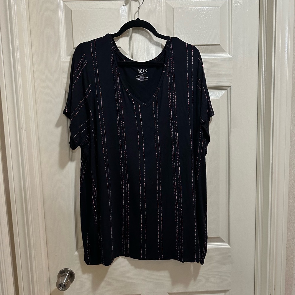Apt. 9 v-neck short sleeve shirt black with pink size 3X